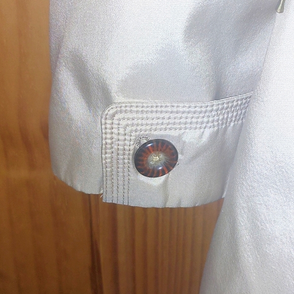 Beltless Trench Coat - Picture 4 of 9